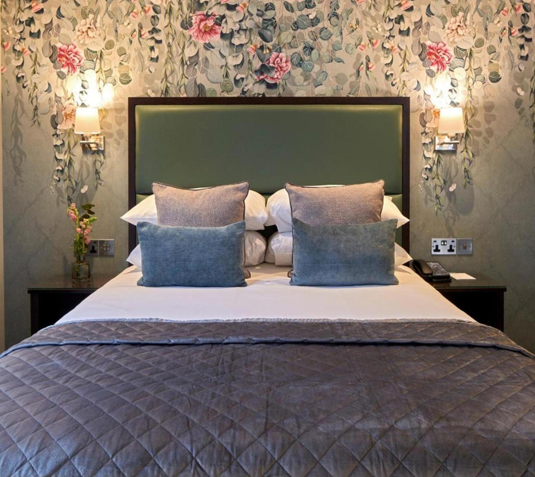 Empress Palace Hotel Surrey Eksteriør billede